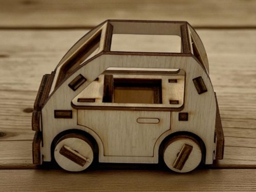 Lézervágott fa kémautó