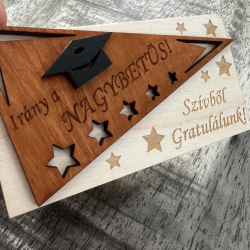 Pénzátadó ballagásra vagy diplomaosztóra
